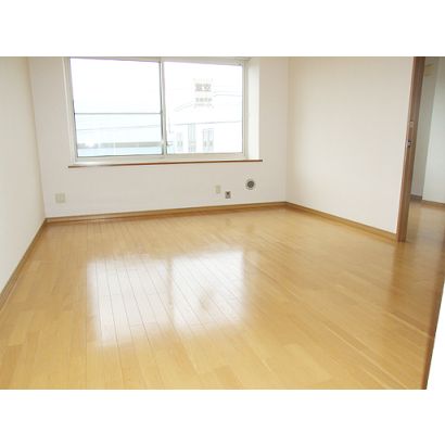 出窓がうれしいリビングです！