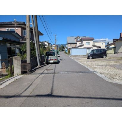 玄関側の前面道路